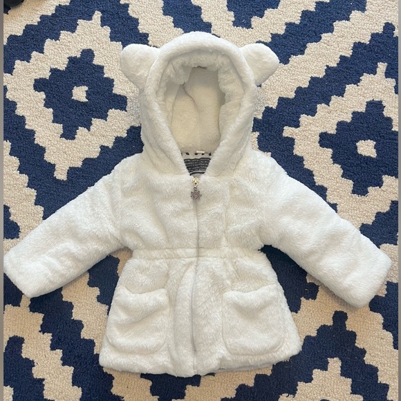 Baby Girls Winter White Fluffy Hooded Faux Fur Jacket - size 1 or 12-18 months - Picture 3 of 4